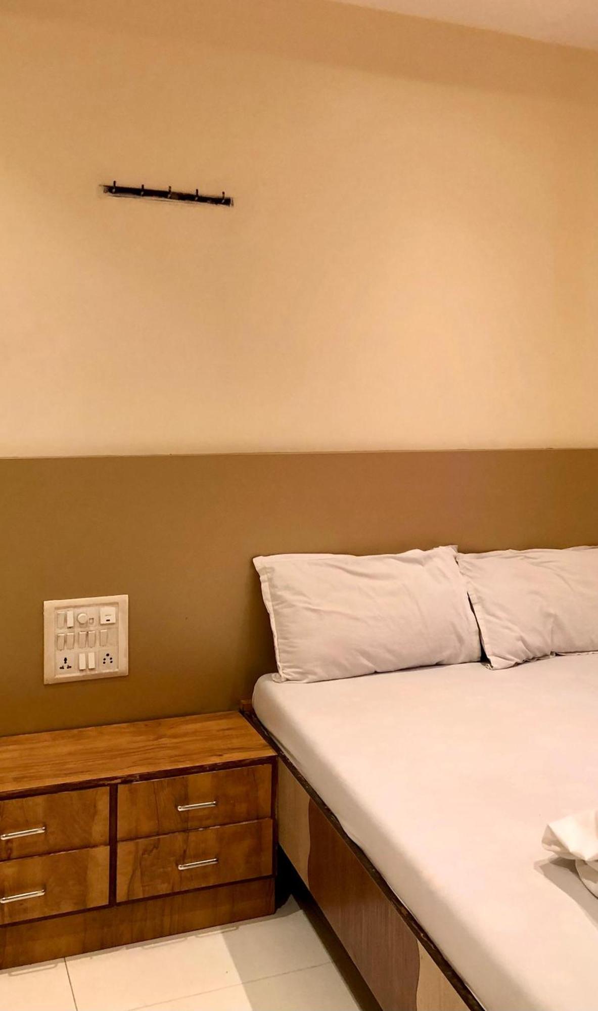 Hotel Volga 2 Mumbai Dış mekan fotoğraf