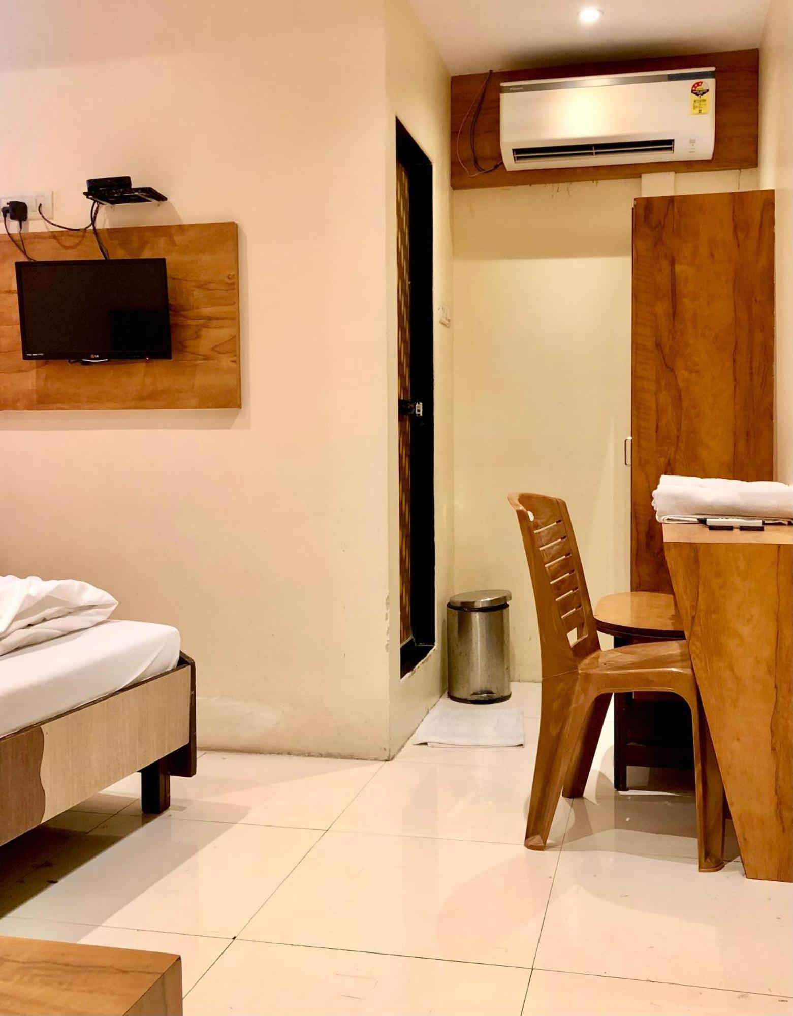 Hotel Volga 2 Mumbai Dış mekan fotoğraf