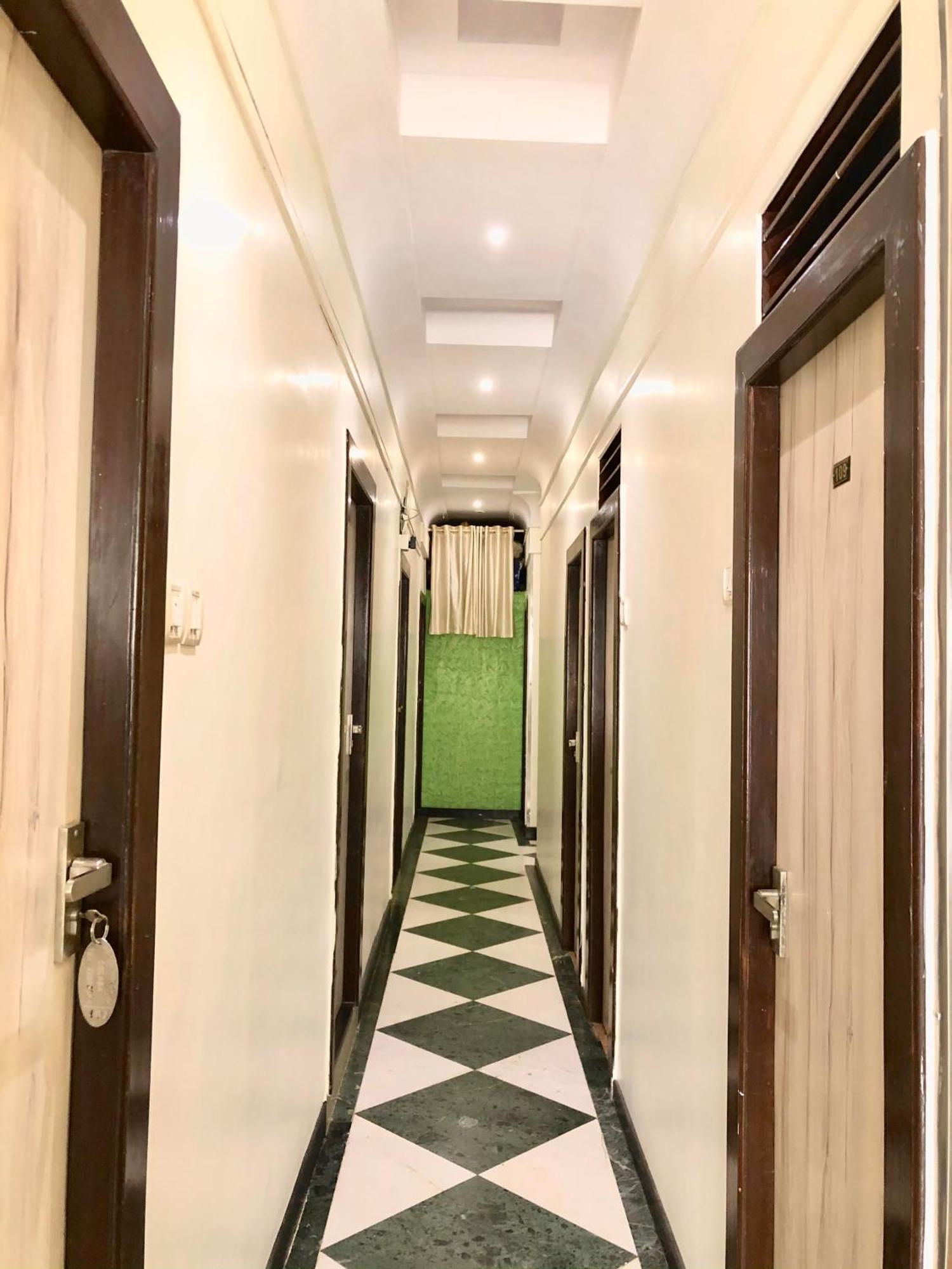 Hotel Volga 2 Mumbai Dış mekan fotoğraf